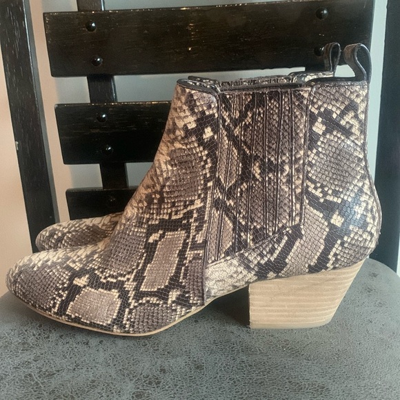 Splendid Snake Print Ankle Boots Sz 6 - Picture 3 of 12